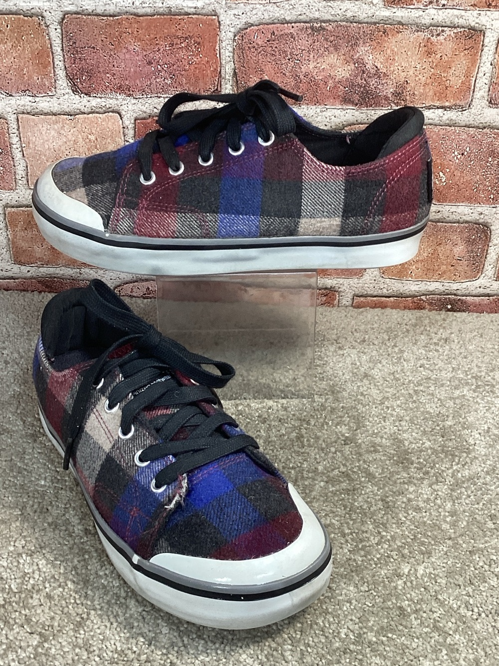 Keen Elsa III Plaid wool sneakers size 7